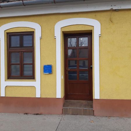 Ady Apartman Тата Екстер'єр фото
