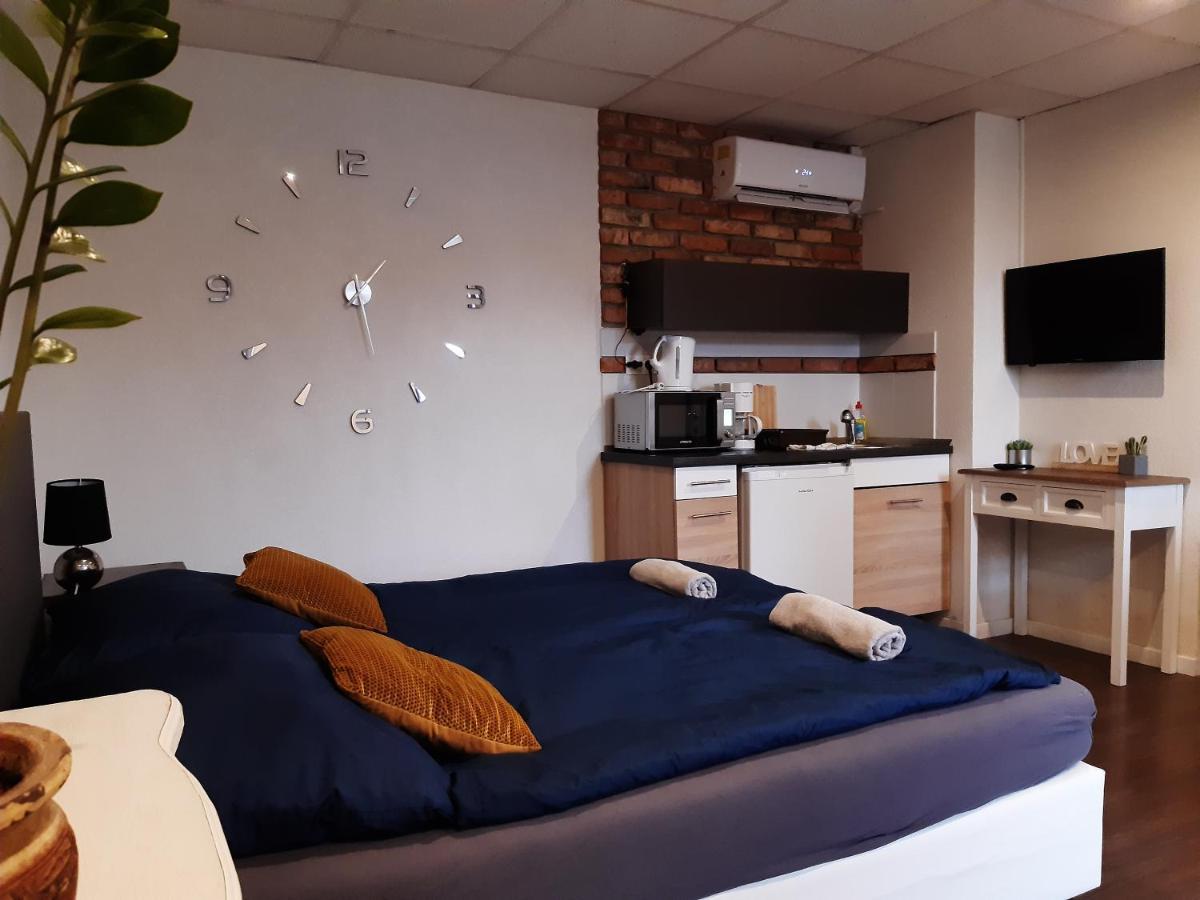 Ady Apartman Тата Екстер'єр фото